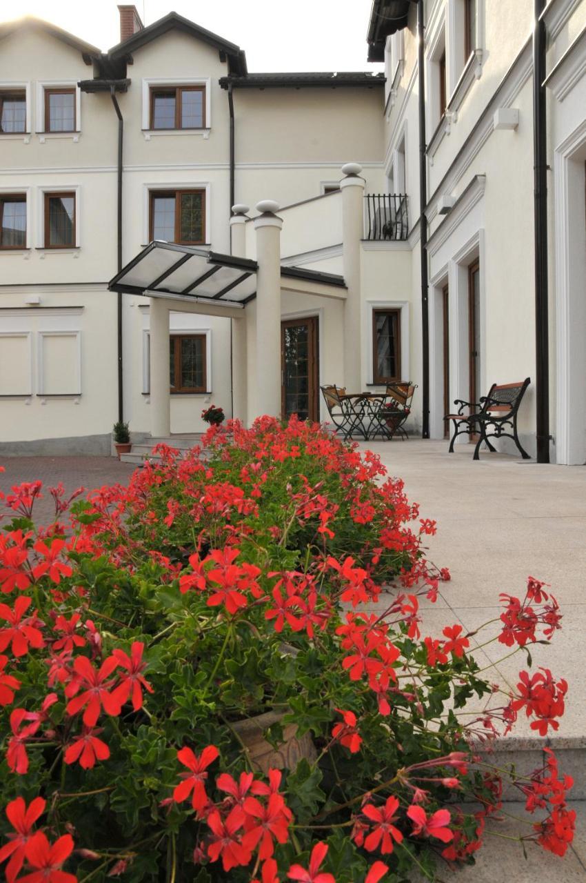 Hotel Dworek*** Skierniewice Dış mekan fotoğraf