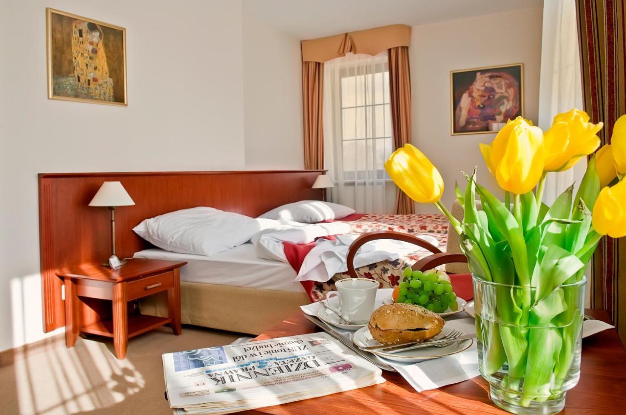 Hotel Dworek*** Skierniewice Dış mekan fotoğraf