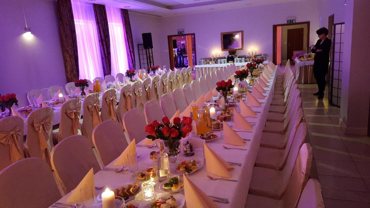 Hotel Dworek*** Skierniewice Dış mekan fotoğraf