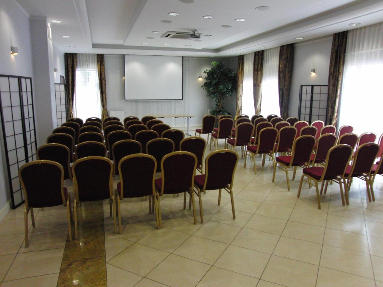 Hotel Dworek*** Skierniewice Dış mekan fotoğraf