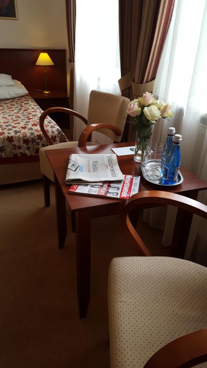 Hotel Dworek*** Skierniewice Dış mekan fotoğraf