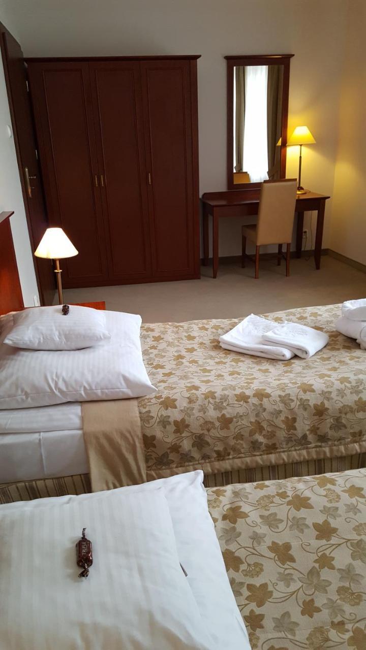 Hotel Dworek*** Skierniewice Dış mekan fotoğraf