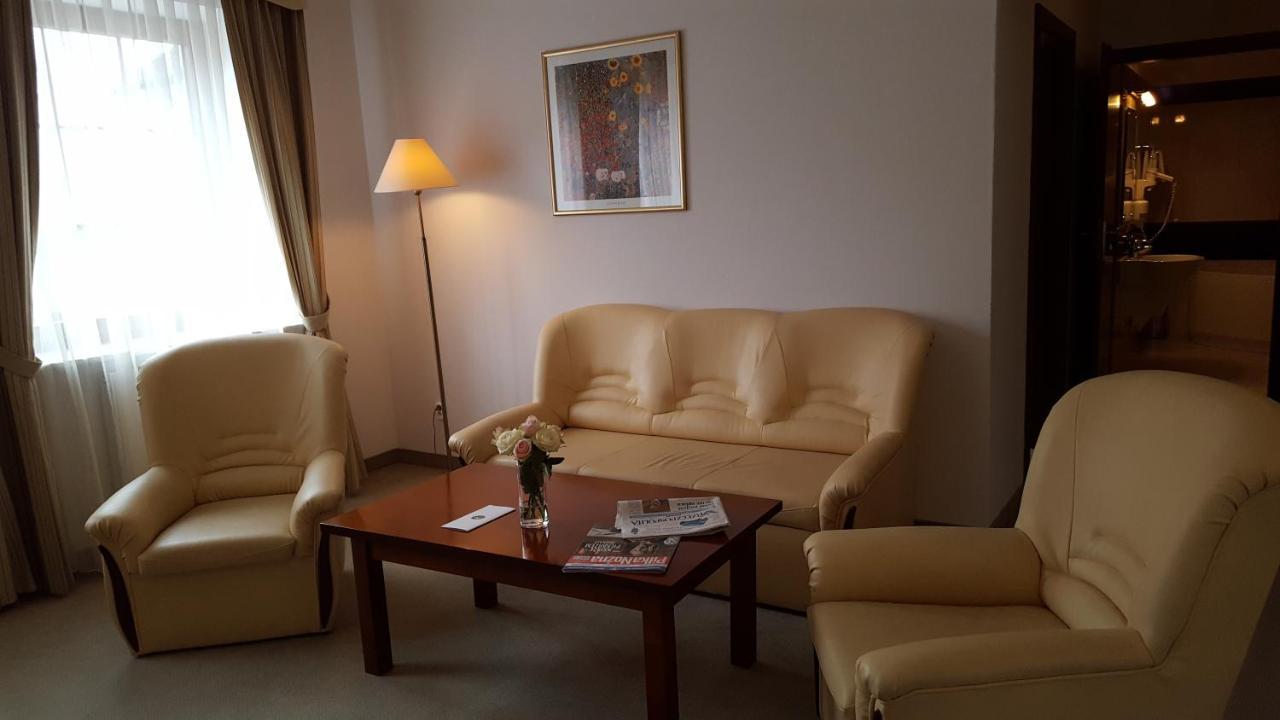 Hotel Dworek*** Skierniewice Dış mekan fotoğraf