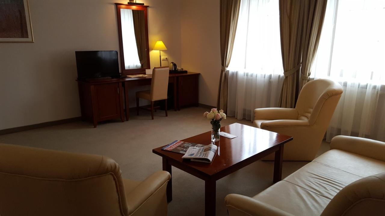 Hotel Dworek*** Skierniewice Dış mekan fotoğraf