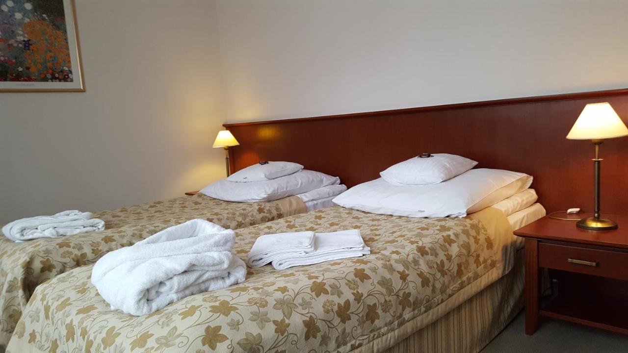 Hotel Dworek*** Skierniewice Dış mekan fotoğraf