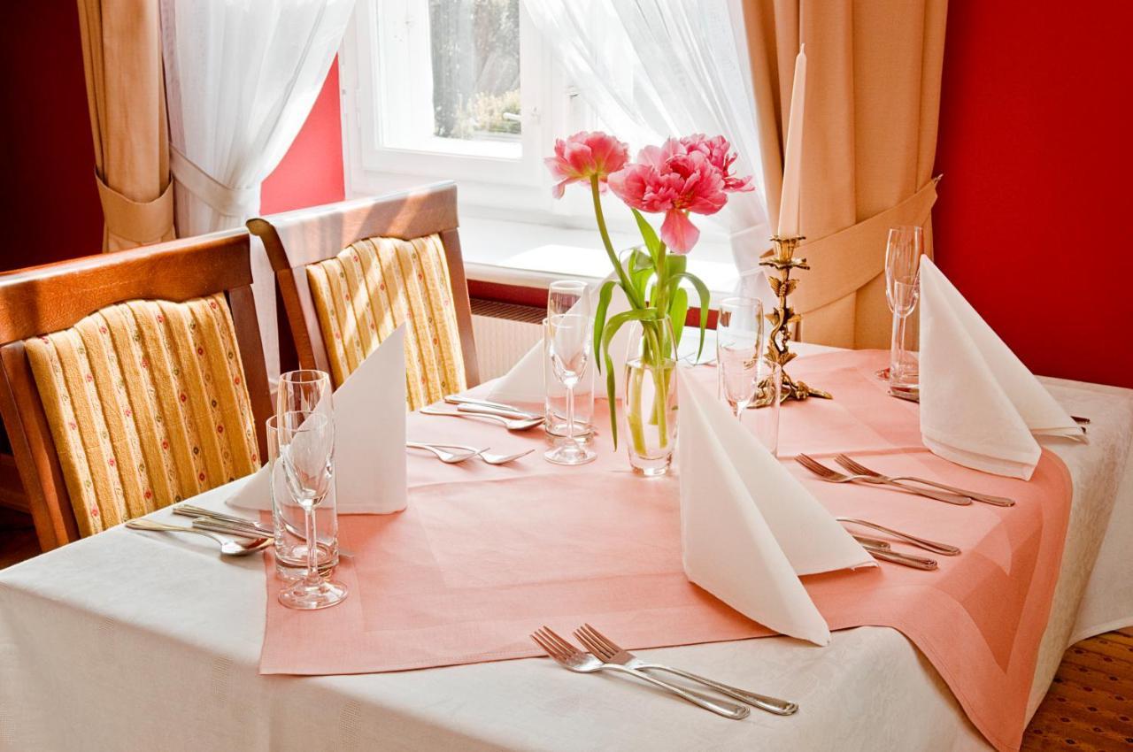 Hotel Dworek*** Skierniewice Dış mekan fotoğraf